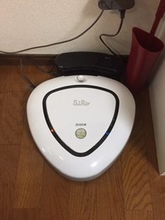 お掃除ロボットVS愛犬