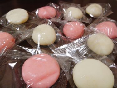 容赦なしのお餅投げ